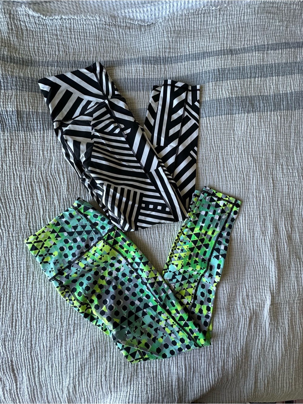 Victoria’s Secret Sport Knockout Cropped Leggings Bundle Size L Geometric Print